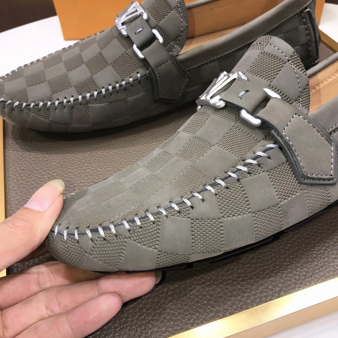 Men's men's shoes 💰420💰 [LV Doudou shoes] (water-dyed cowhide lining) new model is on the market, available on the official website. The new Doudou shoes are processed into single-color materials, and the uppers are made of imported cowhide material. The body of the shoe is fully hemmed with mark thread, and is lined with imported original cowhide leather. The elegant shoe shape is super suitable for all-matching, and the size is 38-44.